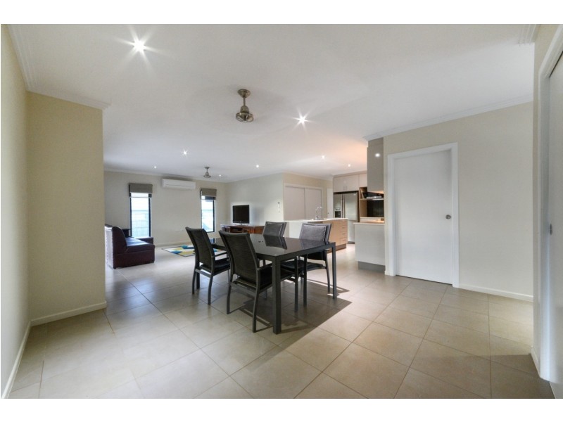 1 Endeavour Circuit, Cannonvale QLD 4802
