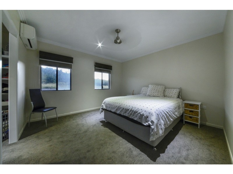 1 Endeavour Circuit, Cannonvale QLD 4802