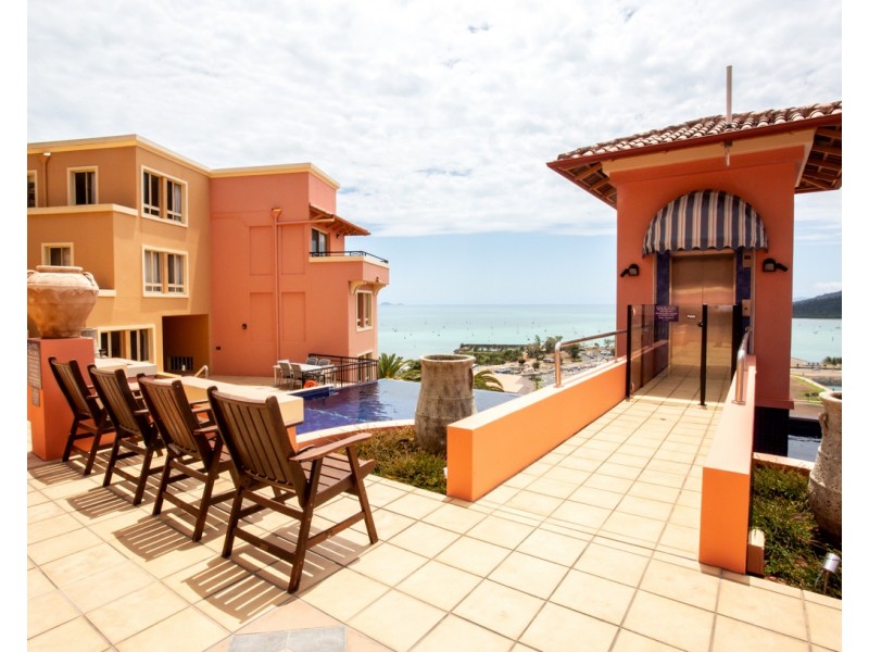 11/18 Golden Orchid Drive, Airlie Beach QLD 4802