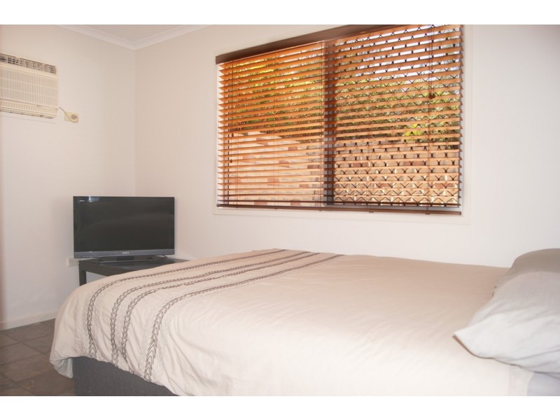 32 Manooka Drive, Cannonvale QLD 4802