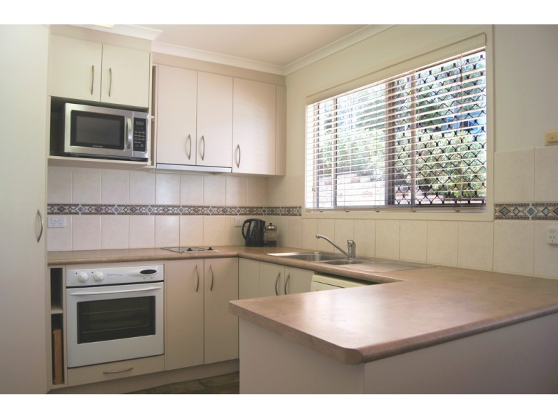 32 Manooka Drive, Cannonvale QLD 4802