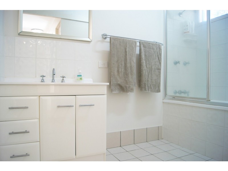 32 Manooka Drive, Cannonvale QLD 4802