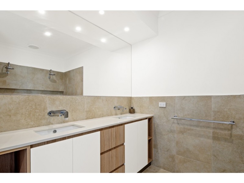 15-17 Frangipani Court, Cannon Valley QLD 4800