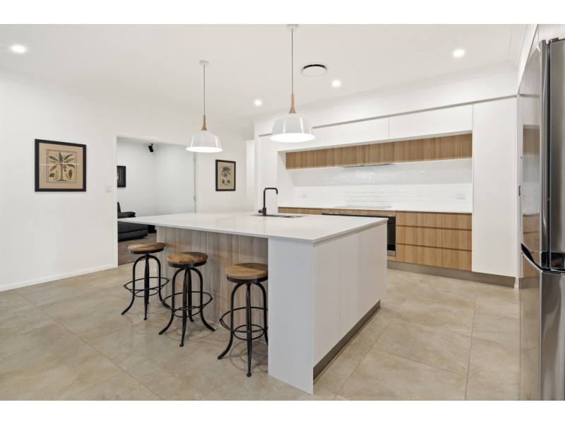 15-17 Frangipani Court, Cannon Valley QLD 4800