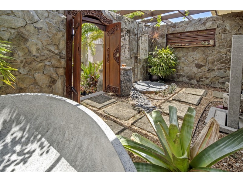 15-17 Frangipani Court, Cannon Valley QLD 4800