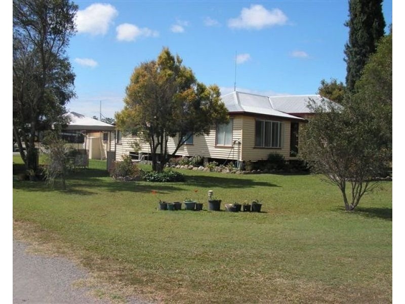 8 Forbes Road, Bloomsbury QLD 4799