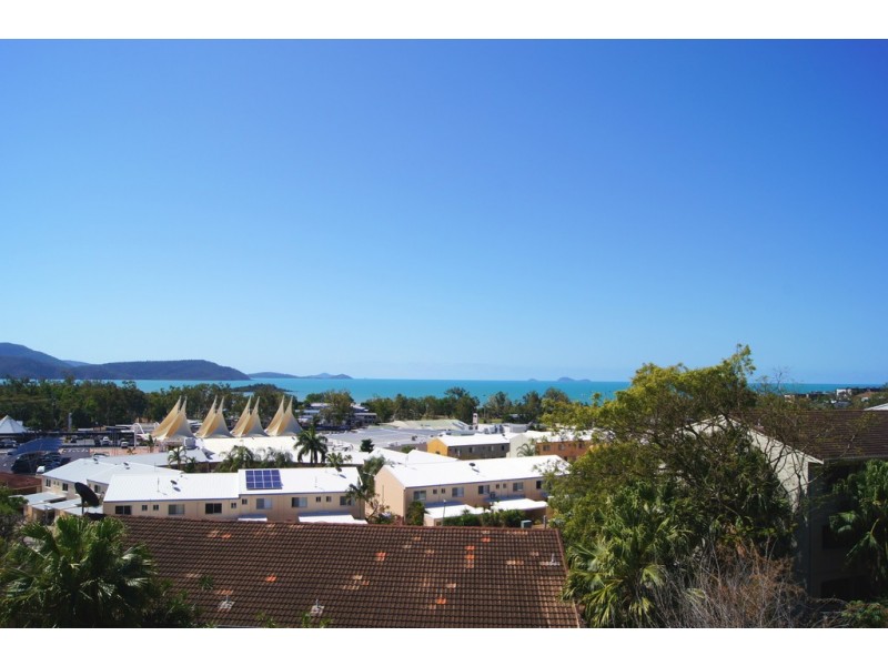 118/2 Eshelby Drive, Cannonvale QLD 4802