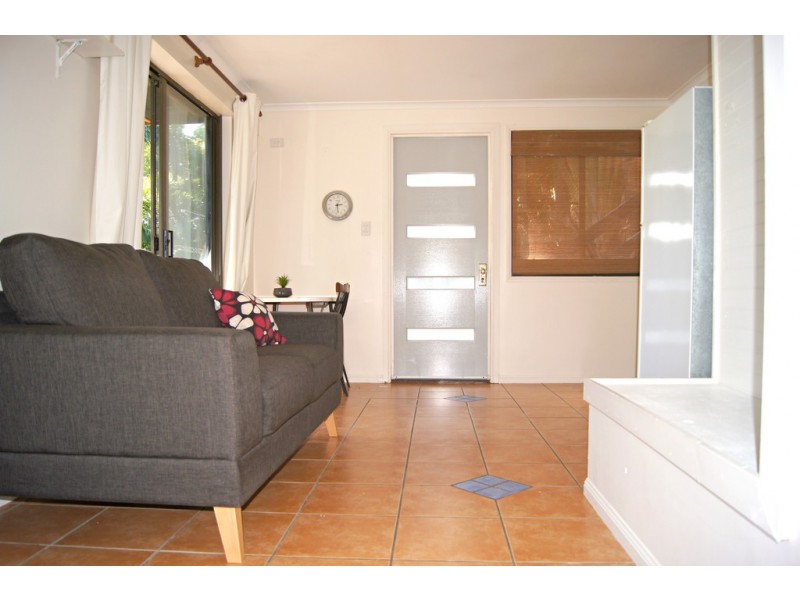 2/8 Warruga Street, Cannonvale QLD 4802