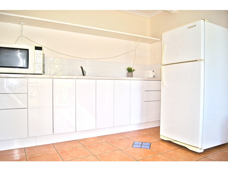 2/8 Warruga Street, Cannonvale QLD 4802