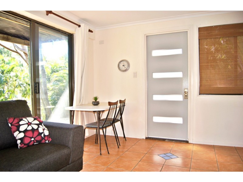2/8 Warruga Street, Cannonvale QLD 4802