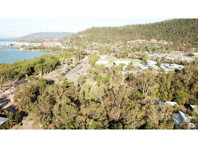4 Schnapper Street, Cannonvale QLD 4802