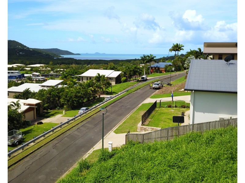 15 Whitehaven Crescent, Cannonvale QLD 4802