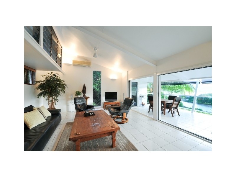 16 Harbour Avenue, Shute Harbour QLD 4802