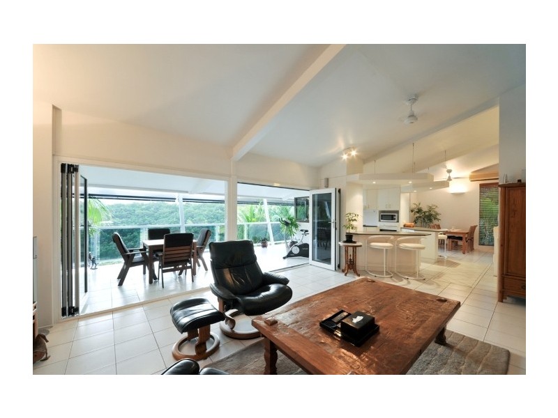 16 Harbour Avenue, Shute Harbour QLD 4802
