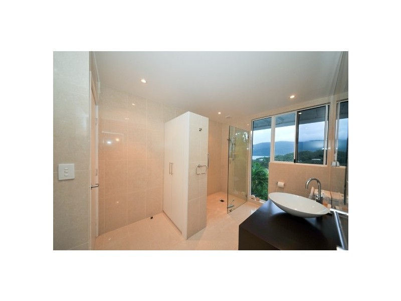 16 Harbour Avenue, Shute Harbour QLD 4802