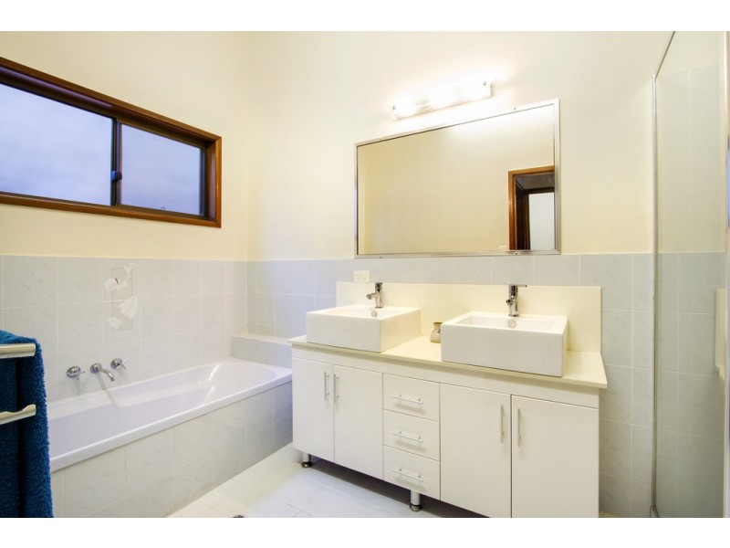 7 Kara Crescent, Airlie Beach QLD 4802