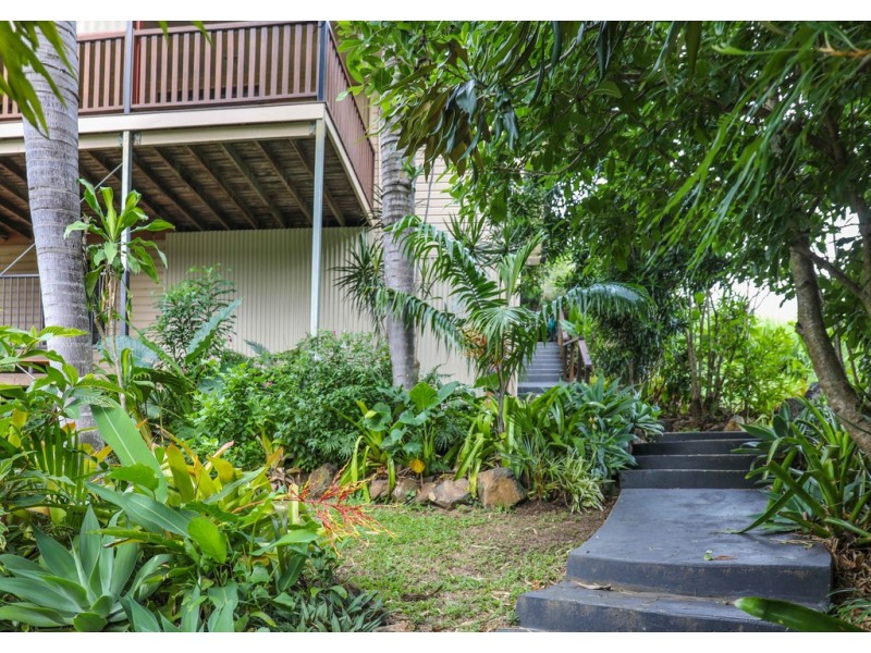 62 Country Road, Cannonvale QLD 4802