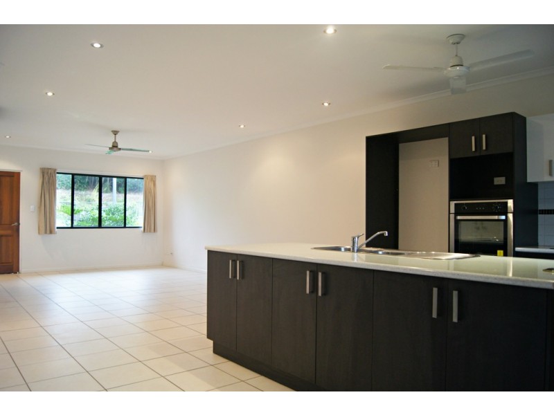 8/25 Abell Road ‘The Grove’, Cannonvale QLD 4802