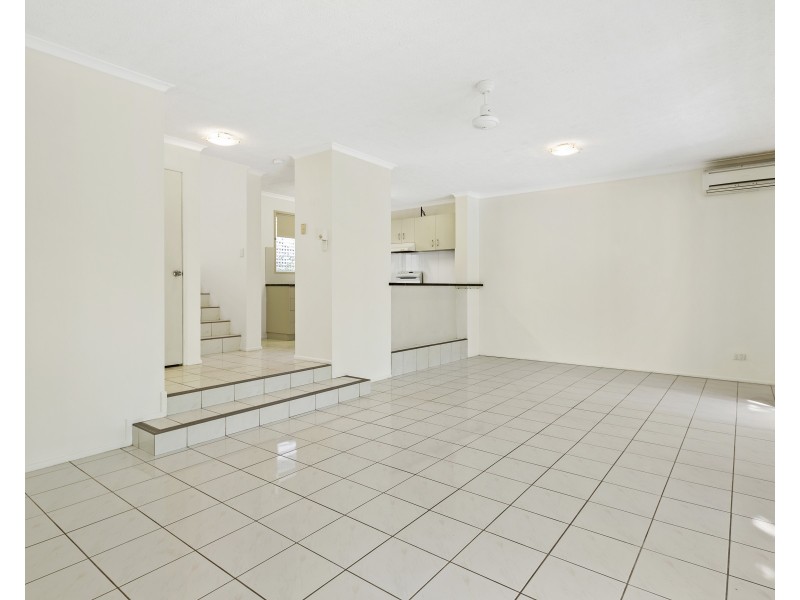 2/15 Tropic Road, Cannonvale QLD 4802