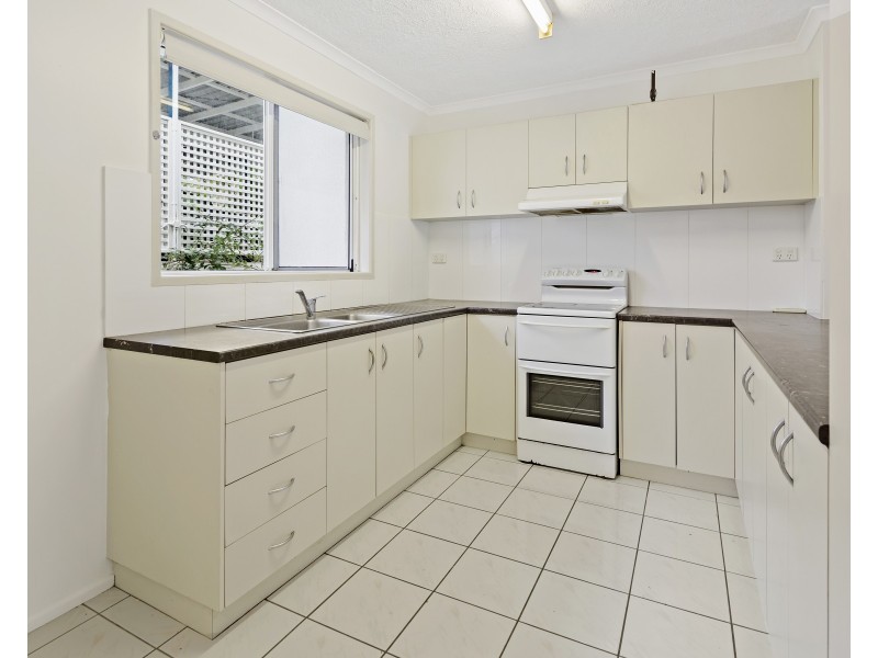 2/15 Tropic Road, Cannonvale QLD 4802