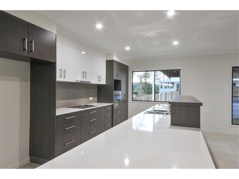 8 Pearl Street, Cannonvale QLD 4802