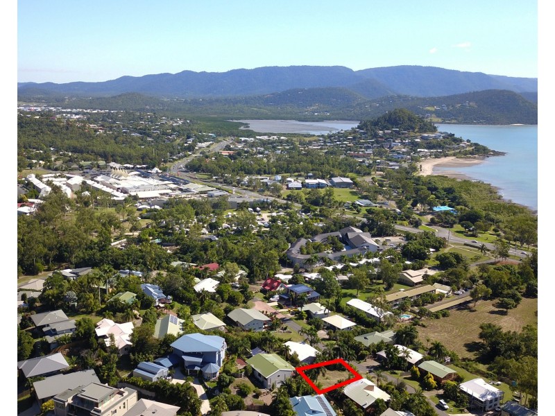 33 Jones Road, Cannonvale QLD 4802