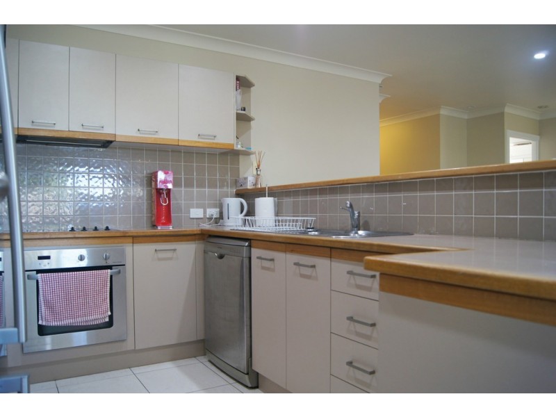 1/1 Wills Court, Cannonvale QLD 4802