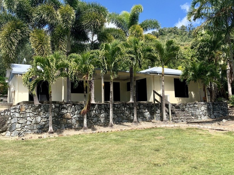 67 Parkwood Terrace, Cannonvale QLD 4802