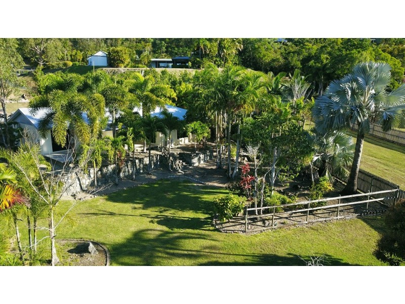 67 Parkwood Terrace, Cannonvale QLD 4802