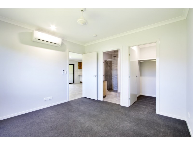2/11 Jessamine Close, Cannonvale QLD 4802