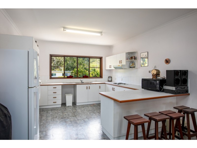 36 Manooka Drive, Cannonvale QLD 4802