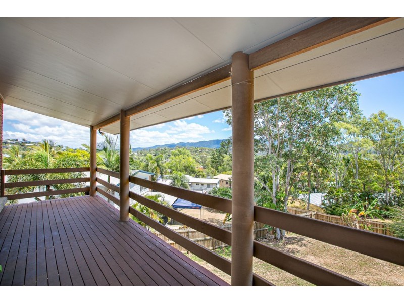 36 Manooka Drive, Cannonvale QLD 4802