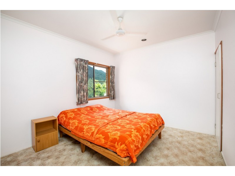 36 Manooka Drive, Cannonvale QLD 4802
