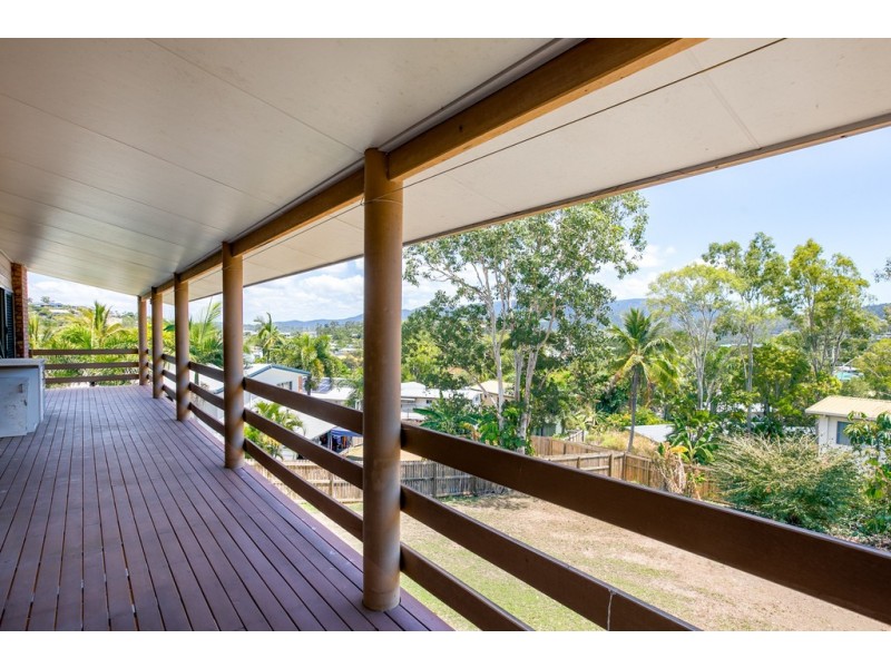 36 Manooka Drive, Cannonvale QLD 4802