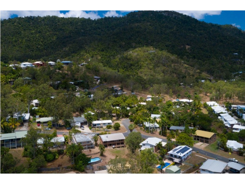 36 Manooka Drive, Cannonvale QLD 4802