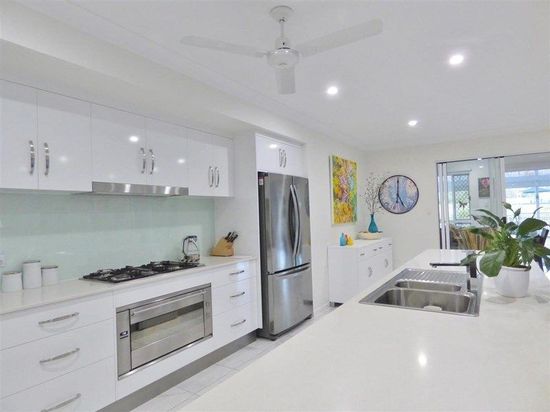 34 Abell Road, Cannonvale QLD 4802