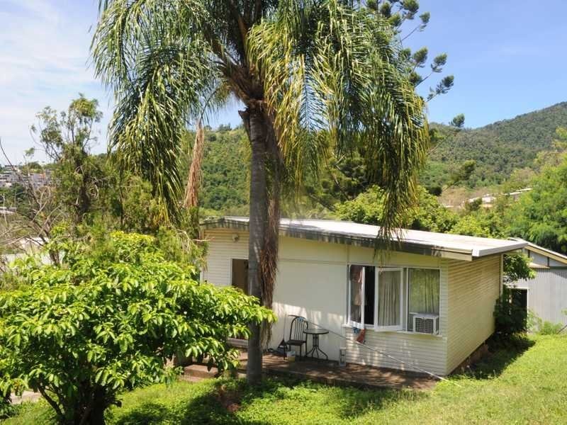 8 Begley Street, Airlie Beach QLD 4802