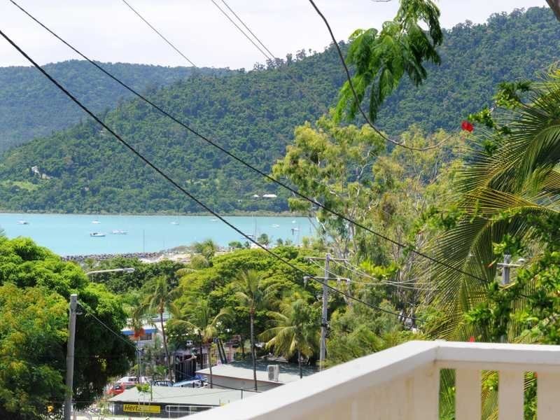 8 Begley Street, Airlie Beach QLD 4802