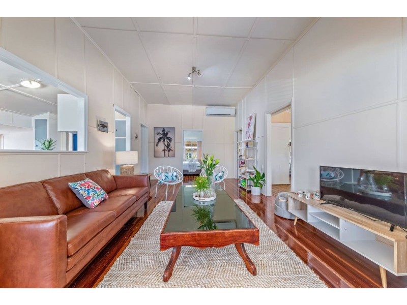 5 Beach Road, Cannonvale QLD 4802