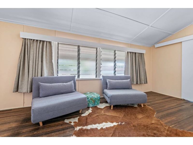 5 Beach Road, Cannonvale QLD 4802