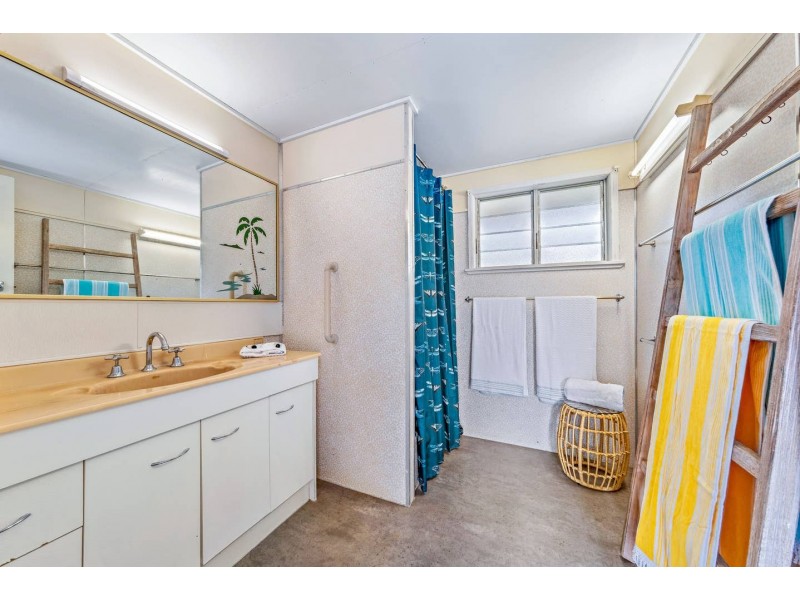 5 Beach Road, Cannonvale QLD 4802