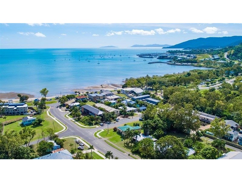 5 Beach Road, Cannonvale QLD 4802