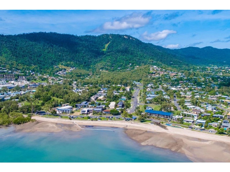 5 Beach Road, Cannonvale QLD 4802