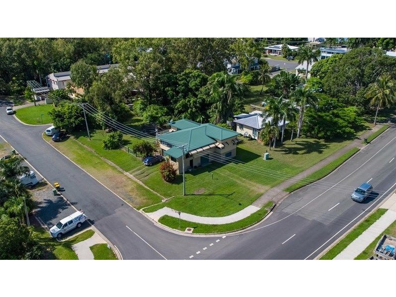 5 Beach Road, Cannonvale QLD 4802