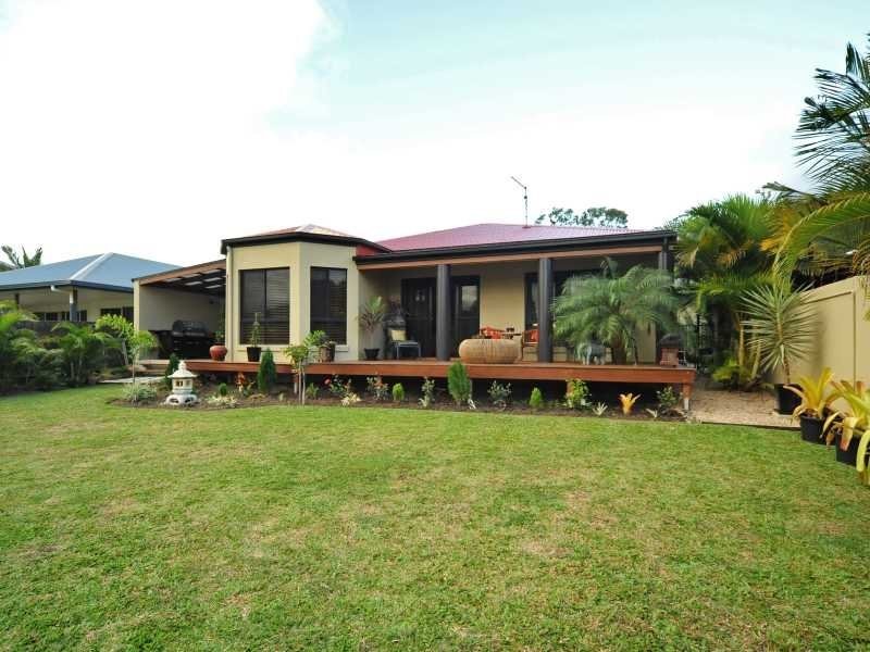 52 Valley Drive, Cannonvale QLD 4802