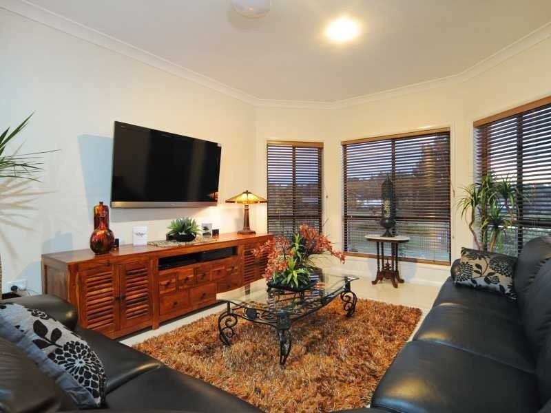 52 Valley Drive, Cannonvale QLD 4802