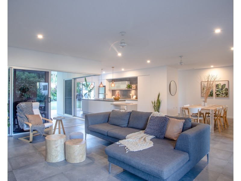 6 Scenic Ridge Drive, Cannonvale QLD 4802