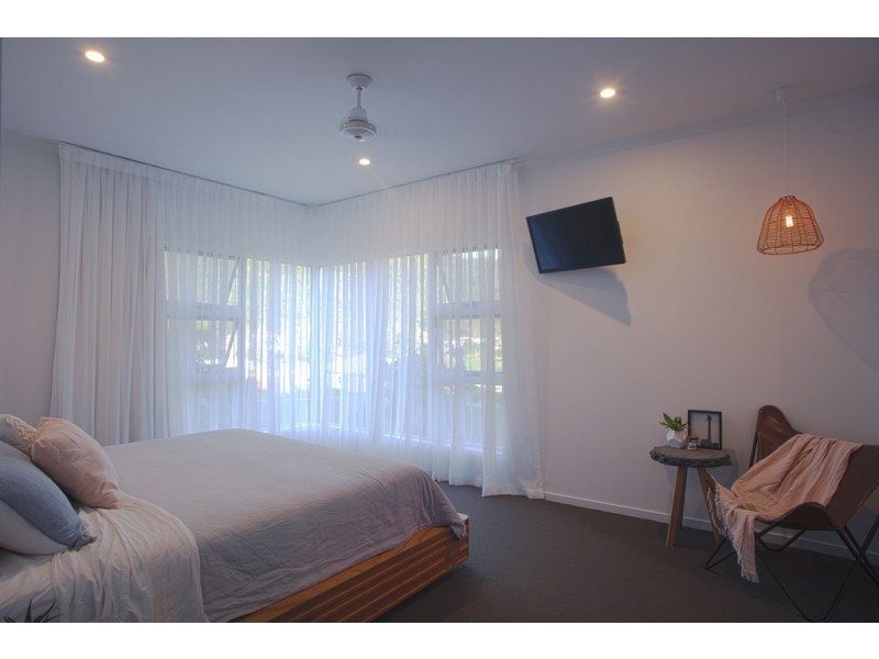 6 Scenic Ridge Drive, Cannonvale QLD 4802