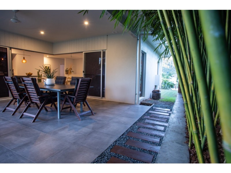 6 Scenic Ridge Drive, Cannonvale QLD 4802