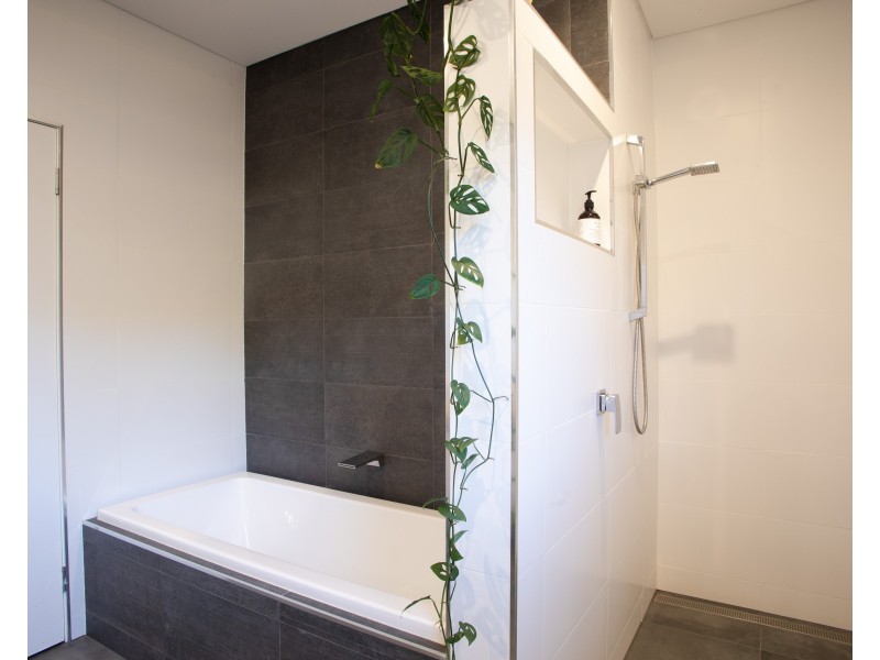 6 Scenic Ridge Drive, Cannonvale QLD 4802